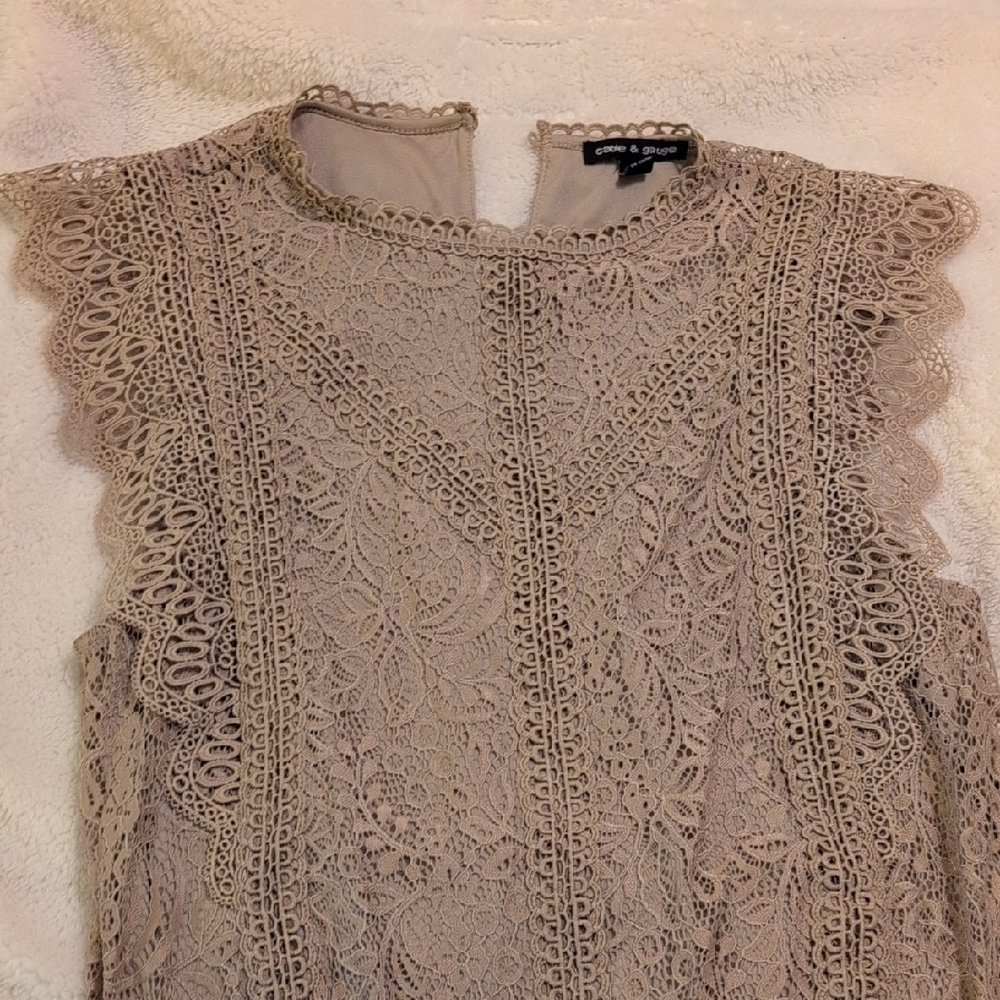 Cable & Gauge Tan Ruffled Sleeveless Blouse